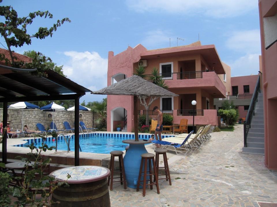 Kri Kri Village Goúrnes 外观 照片